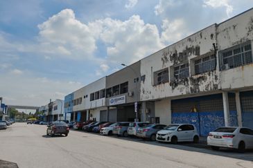 glenmarie , sek u1, 1 1/2 storey link factory Glenmarie , 