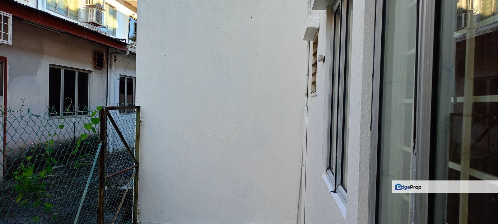 A Perfect Family Home in Taman Puchong Utama (PU8)  Living in Taman Puchong Utama (PU8), Puchong  ### **Location & Accessibility**  Taman Puchong Utam, Selangor, Puchong