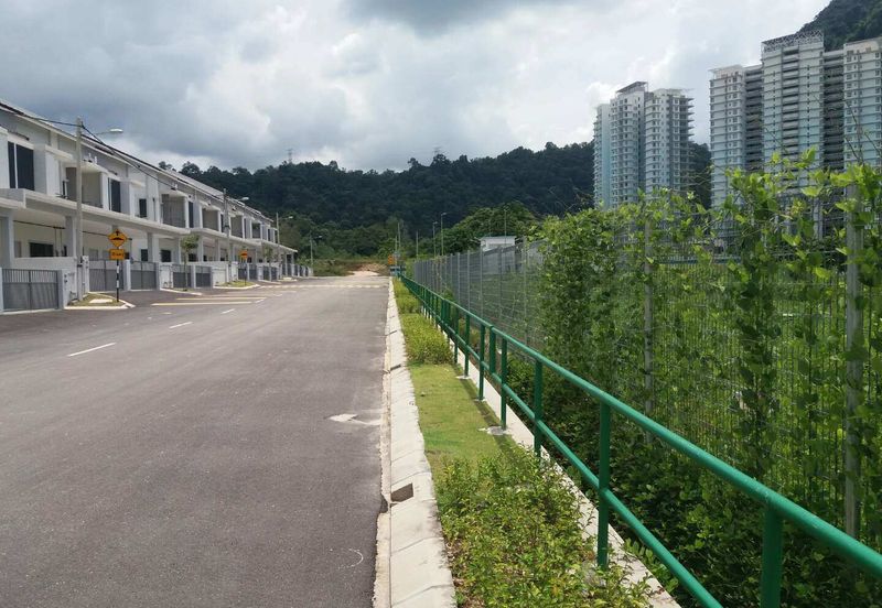 Double Storey, 4 Room 3 Bath @ Taman Sanctuary Garden, Ipoh