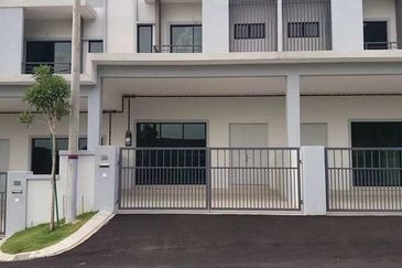 Double Storey, 4 Room 3 Bath @ Taman Sanctuary Garden, Ipoh