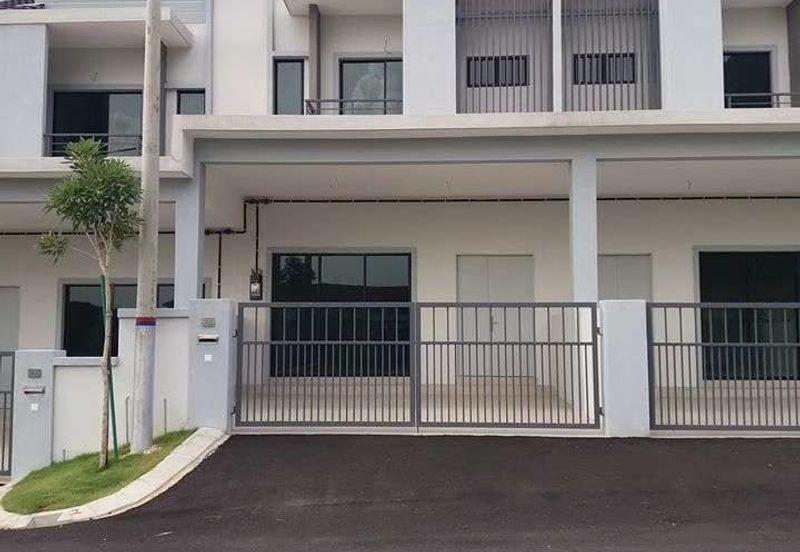 Double Storey, 4 Room 3 Bath @ Taman Sanctuary Garden, Ipoh