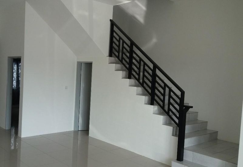 Double Storey, 4 Room 3 Bath @ Taman Sanctuary Garden, Ipoh