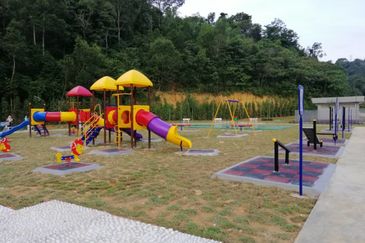 Double Storey, 4 Room 3 Bath @ Taman Sanctuary Garden, Ipoh