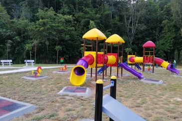 Double Storey, 4 Room 3 Bath @ Taman Sanctuary Garden, Ipoh