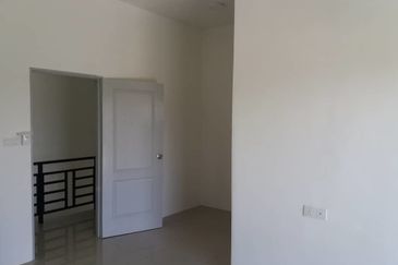 Double Storey, 4 Room 3 Bath @ Taman Sanctuary Garden, Ipoh