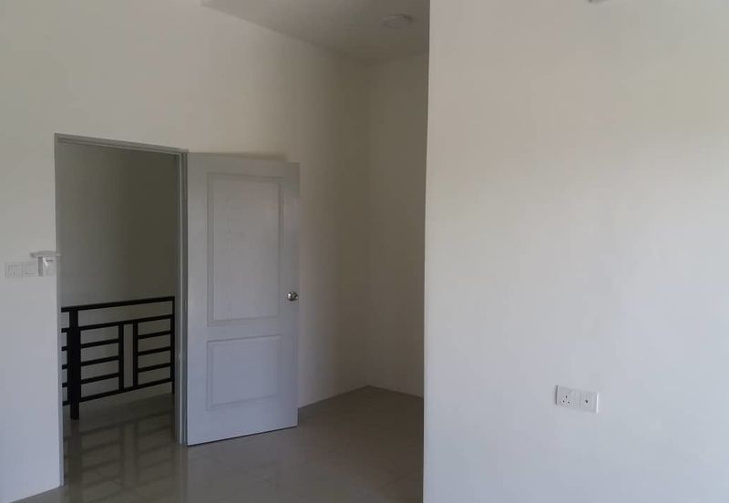 Double Storey, 4 Room 3 Bath @ Taman Sanctuary Garden, Ipoh