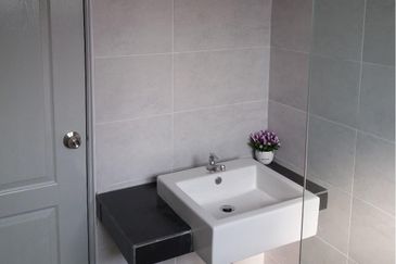 Double Storey, 4 Room 3 Bath @ Taman Sanctuary Garden, Ipoh