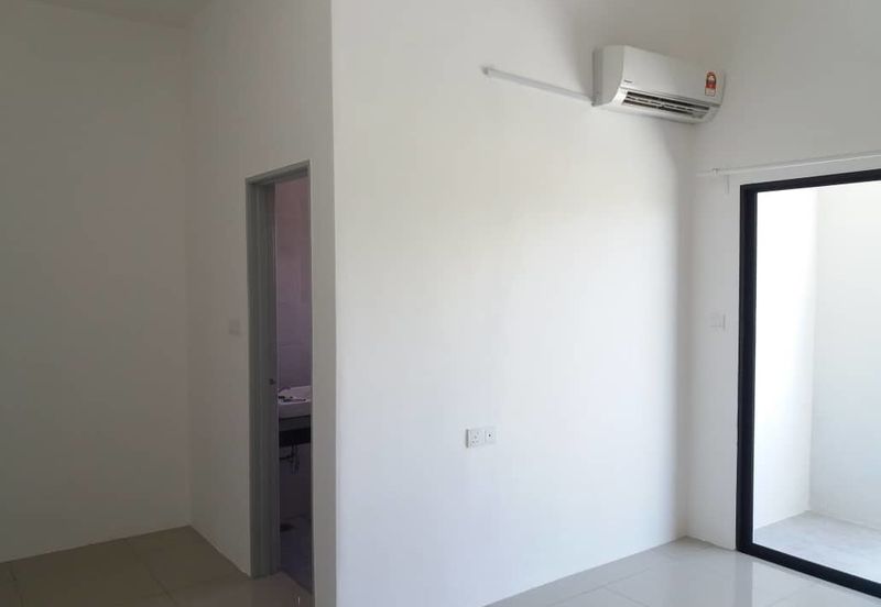 Double Storey, 4 Room 3 Bath @ Taman Sanctuary Garden, Ipoh