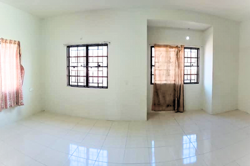 Double Storey Endlot Freehold Spacious 22' x 75', Excellent Location