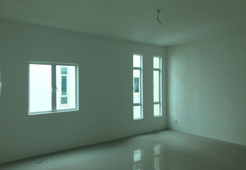 (Freehold) 3 Storey Semi-D Tasek Square Ipoh