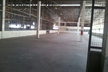 Kuala Kangsar Factory Warehouse Good Location, Land Area 5ac, Large Built-Up 150,000sf