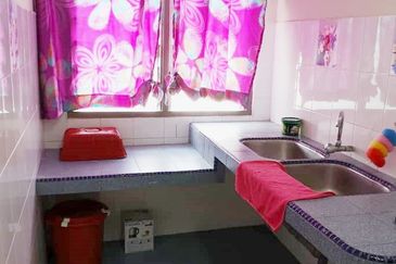 Room For Rent @ Gunung Rapat, Rapat Setia, Ampang (Fully Furnished)