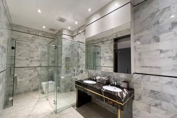 Face Platinum Suites