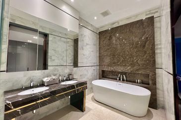 Face Platinum Suites