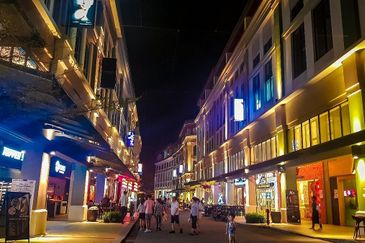 Tenanted Shop Lot Unit in Plaza Arkadia for Sale