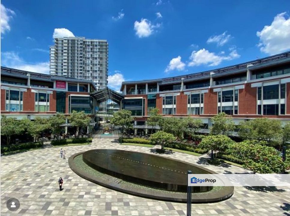 Prime Shop Lot gather with a big crowds and foot traffic, Kuala Lumpur, Desa Parkcity