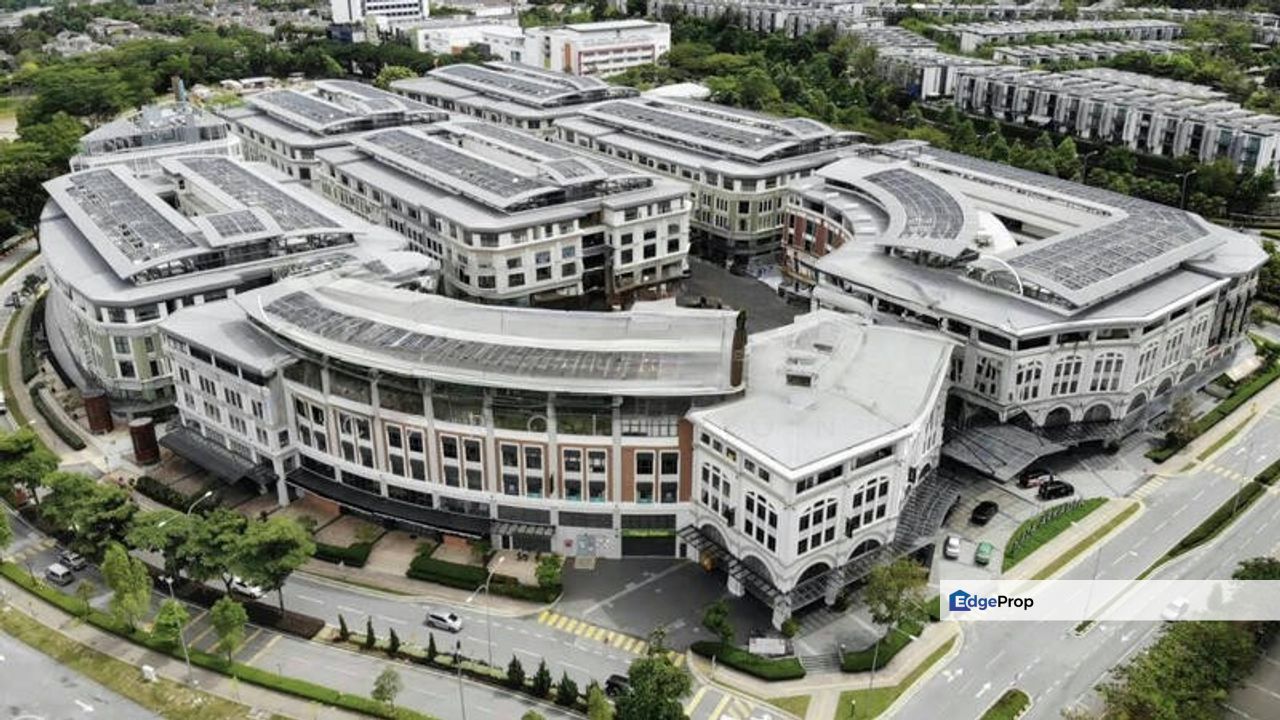 Prime Shop Lot gather with a big crowds and foot traffic, Kuala Lumpur, Desa Parkcity
