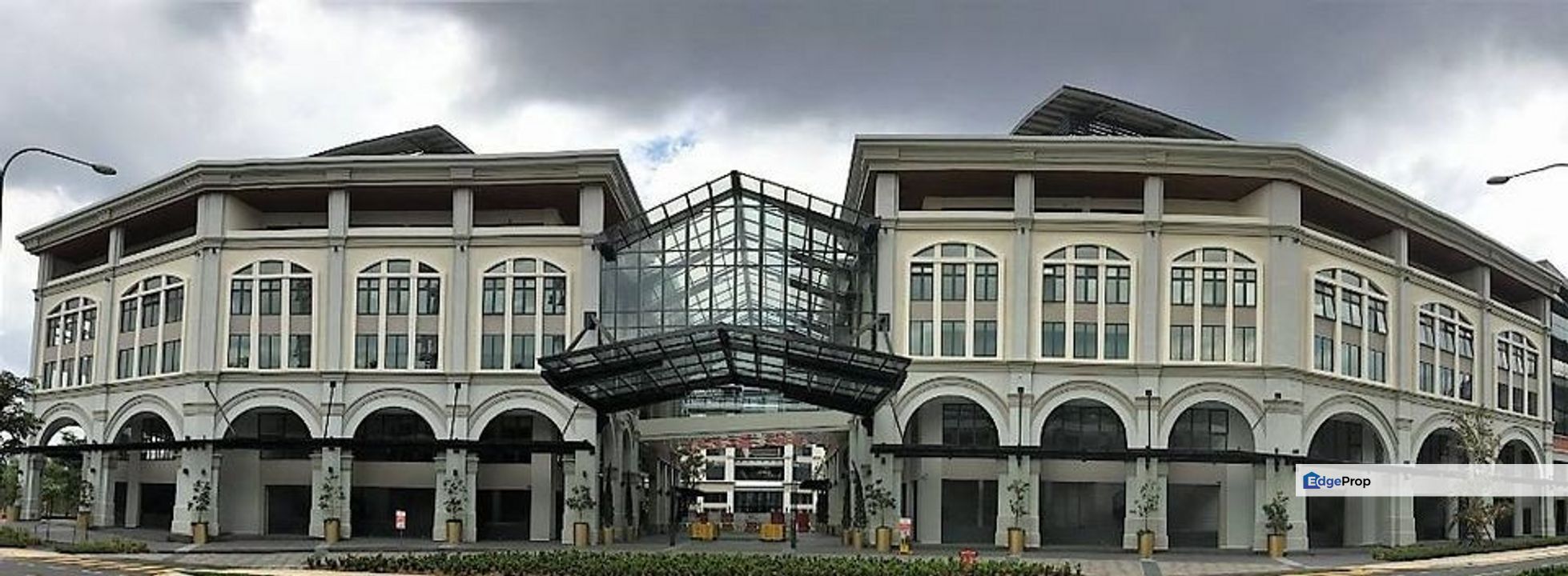 Prime Shop Lot gather with a big crowds and foot traffic, Kuala Lumpur, Desa Parkcity