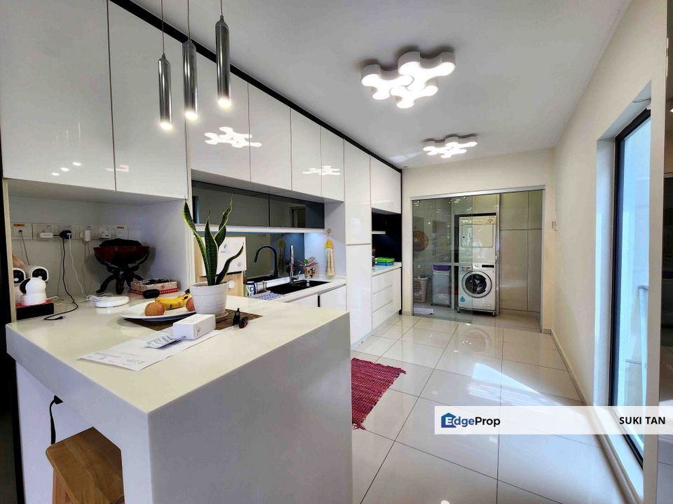 D【Renovated End Lot】3-Storey Home in Move-In Condition with Beautiful Kitchen!, Kuala Lumpur, Sungai Besi