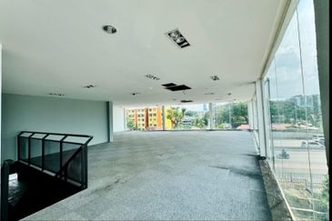 HiCom-Glenmarie Industrial Park