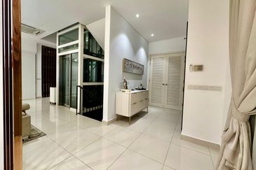 Duta Villa, Setia Alam