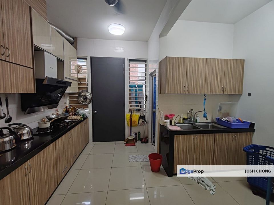 Beautiful 3 Storey Home Renovated Face Open Gated Guarded Freehold, Selangor, Puchong
