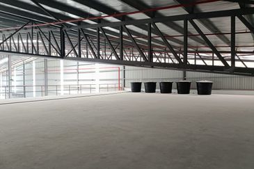 West Port, Pulau Indah