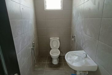 West Port, Pulau Indah