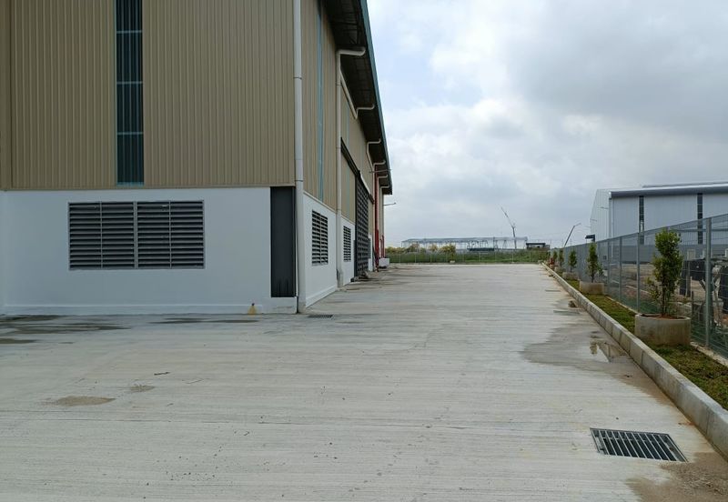 West Port, Pulau Indah