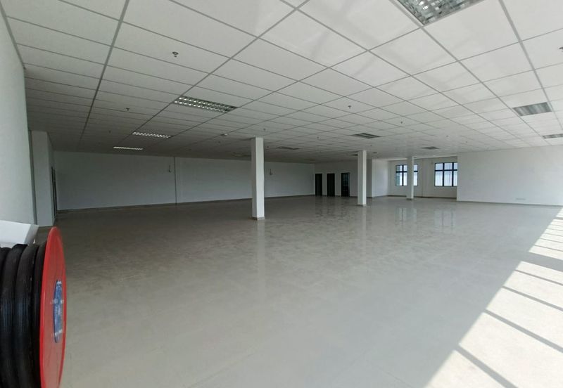 West Port, Pulau Indah