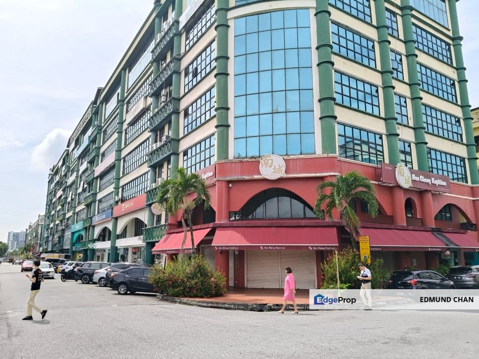 Serdang Perdana Office with lift, partly furnish with rooms, Selangor, Seri Kembangan