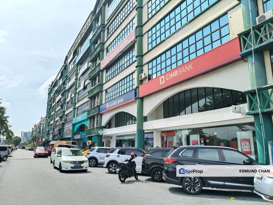 Serdang Perdana Office with lift, partly furnish with rooms, Selangor, Seri Kembangan