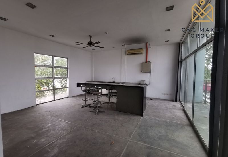 Gelang Patah Warehouse with 10 units Crane and 3 sty Office Building