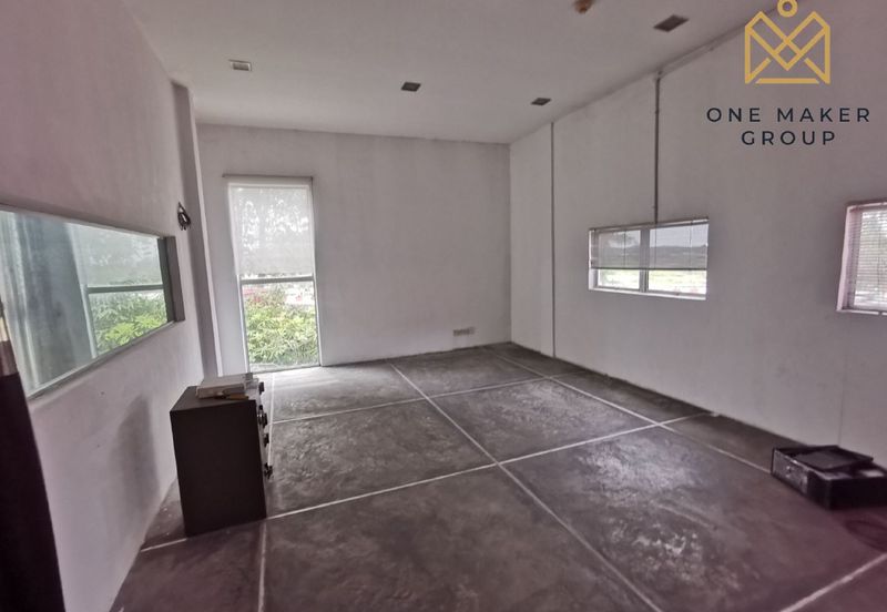 Gelang Patah Warehouse with 10 units Crane and 3 sty Office Building