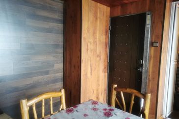 CONDOMINIUM GOLDEN COAST (PANTAI MAS)