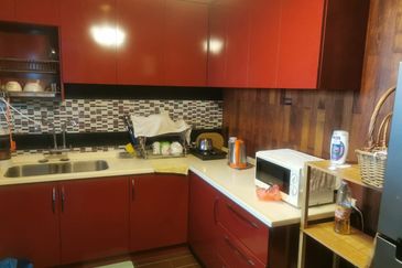 CONDOMINIUM GOLDEN COAST (PANTAI MAS)