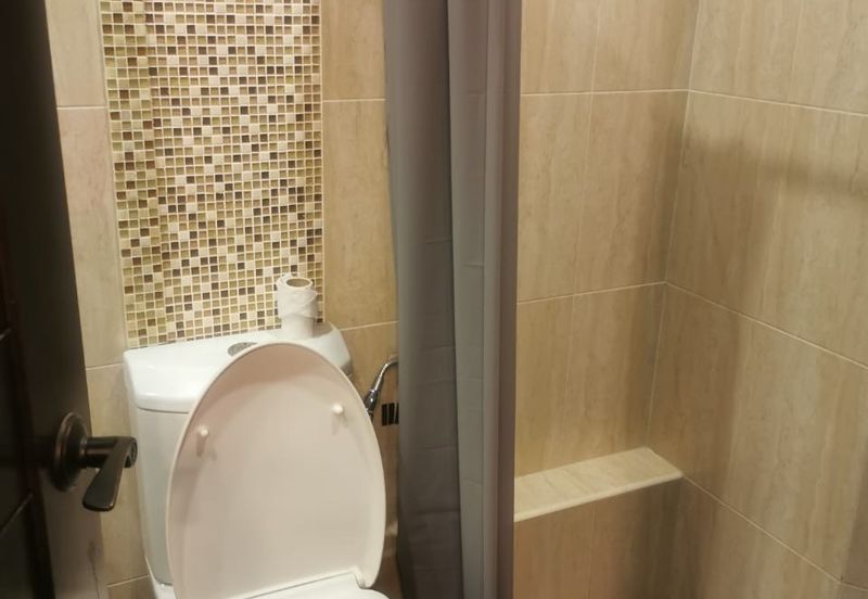 CONDOMINIUM GOLDEN COAST (PANTAI MAS)