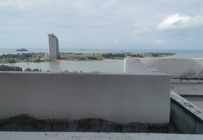 CONDOMINIUM GOLDEN COAST (PANTAI MAS)