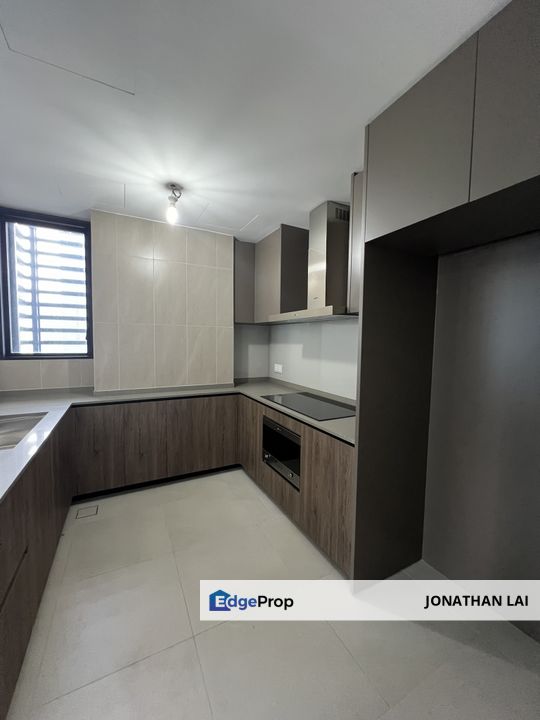 Partly Furnished and Facing KLCC, Kuala Lumpur, KLCC