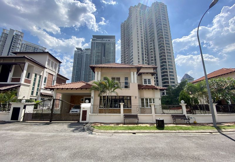 Kiara Peak (Puncak Kiara)