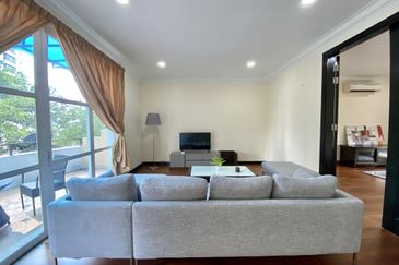 Kiara Peak (Puncak Kiara)