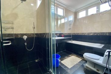 Kiara Peak (Puncak Kiara)