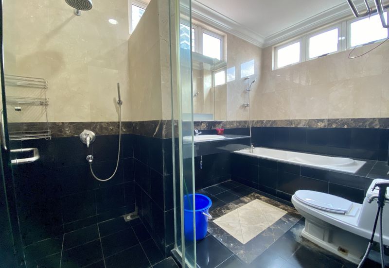 Kiara Peak (Puncak Kiara)