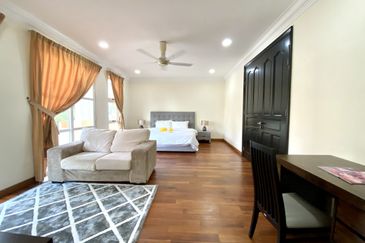 Kiara Peak (Puncak Kiara)