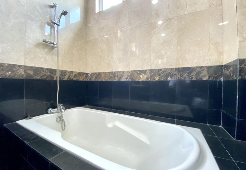 Kiara Peak (Puncak Kiara)