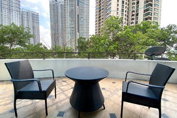 Kiara Peak (Puncak Kiara)