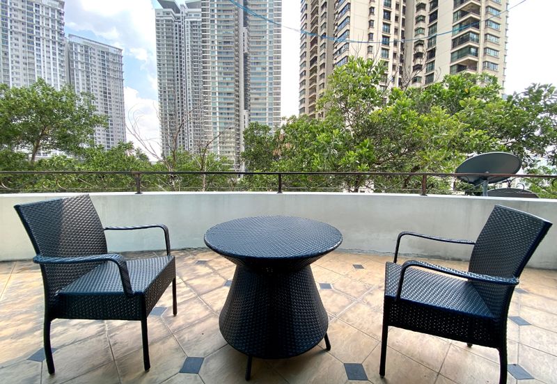 Kiara Peak (Puncak Kiara)