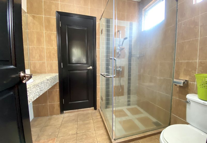 Kiara Peak (Puncak Kiara)