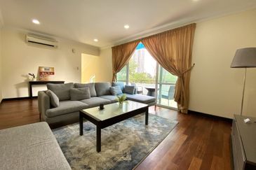 Kiara Peak (Puncak Kiara)