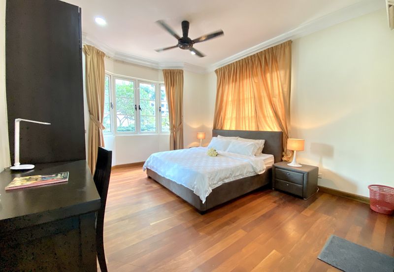 Kiara Peak (Puncak Kiara)